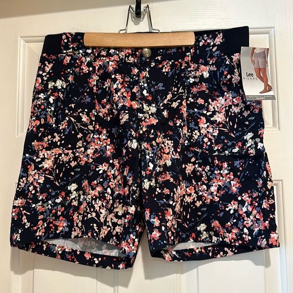 Riders by Lee Pants - Lee Rider midrise short 12 m NWT